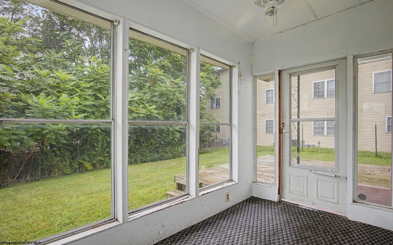 387 Dille Street, Morgantown, West Virginia 26505, 3 Bedrooms Bedrooms, 6 Rooms Rooms,1 BathroomBathrooms,Single Family Detached,For Sale,Dille,0,10166421
