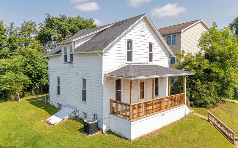 387 Dille Street, Morgantown, West Virginia 26505, 3 Bedrooms Bedrooms, 6 Rooms Rooms,1 BathroomBathrooms,Single Family Detached,For Sale,Dille,0,10166421
