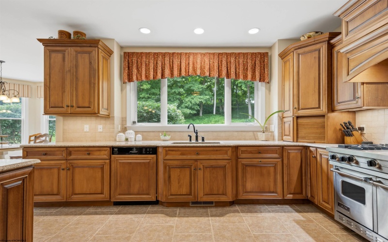 6011 Woodlands Bluff Road, Morgantown, West Virginia 26508, 4 Bedrooms Bedrooms, 14 Rooms Rooms,4 BathroomsBathrooms,Single Family Detached,For Sale,Woodlands Bluff,0,10166445