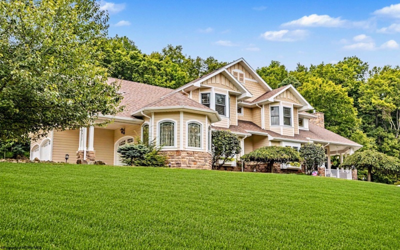 6011 Woodlands Bluff Road, Morgantown, West Virginia 26508, 4 Bedrooms Bedrooms, 14 Rooms Rooms,4 BathroomsBathrooms,Single Family Detached,For Sale,Woodlands Bluff,0,10166445