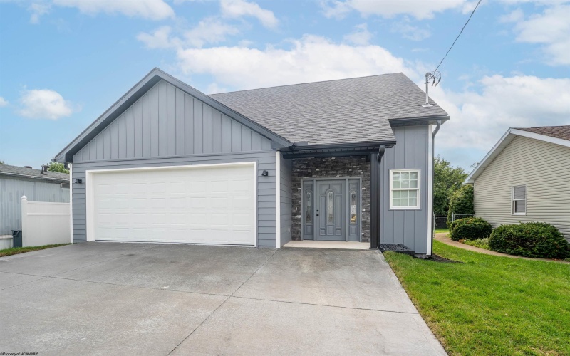 403 Corona Drive, Morgantown, West Virginia 26508, 3 Bedrooms Bedrooms, 6 Rooms Rooms,2 BathroomsBathrooms,Single Family Detached,For Sale,Corona,0,10166446