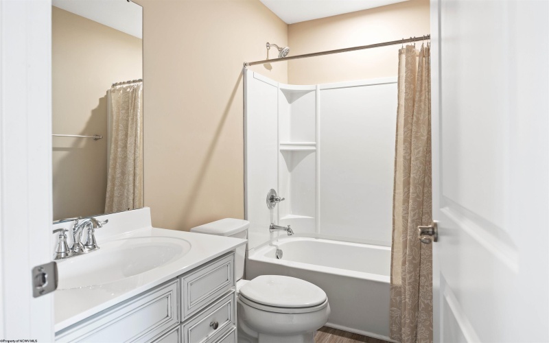 247 Stonehurst Drive, Morgantown, West Virginia 26501, 3 Bedrooms Bedrooms, 7 Rooms Rooms,2 BathroomsBathrooms,Single Family Attached,For Sale,Stonehurst,0,10166436