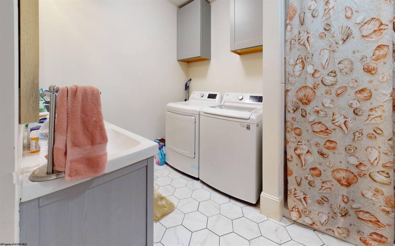 54 MACK Street, Fairmont, West Virginia 26554, 2 Bedrooms Bedrooms, 6 Rooms Rooms,2 BathroomsBathrooms,Single Family Detached,For Sale,MACK,0,10166452