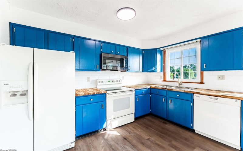 16 Deerfield Avenue, Grafton, West Virginia 26354, 4 Bedrooms Bedrooms, 7 Rooms Rooms,3 BathroomsBathrooms,Single Family Detached,For Sale,Deerfield,0,10166464