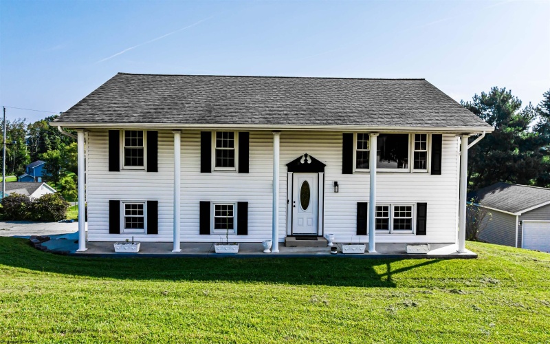 16 Deerfield Avenue, Grafton, West Virginia 26354, 4 Bedrooms Bedrooms, 7 Rooms Rooms,3 BathroomsBathrooms,Single Family Detached,For Sale,Deerfield,0,10166464