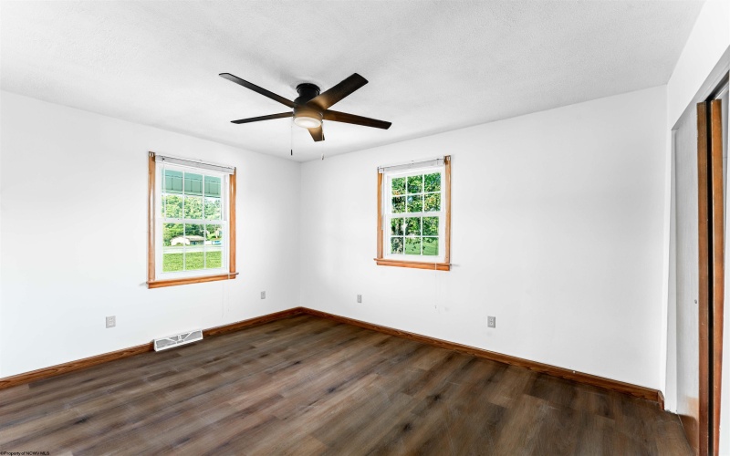 16 Deerfield Avenue, Grafton, West Virginia 26354, 4 Bedrooms Bedrooms, 7 Rooms Rooms,3 BathroomsBathrooms,Single Family Detached,For Sale,Deerfield,0,10166464