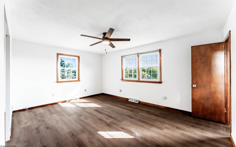 16 Deerfield Avenue, Grafton, West Virginia 26354, 4 Bedrooms Bedrooms, 7 Rooms Rooms,3 BathroomsBathrooms,Single Family Detached,For Sale,Deerfield,0,10166464