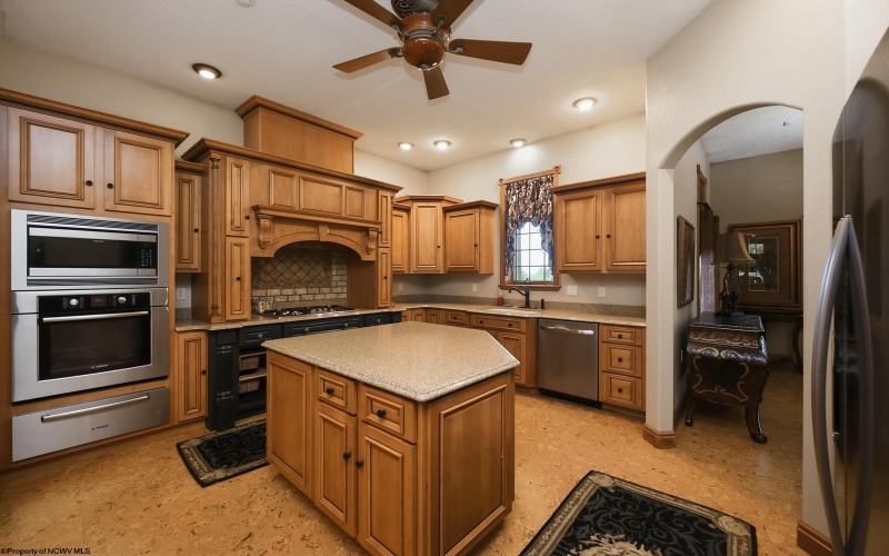 308 Diamond Cove Road, Bridgeport, West Virginia 26330, 6 Bedrooms Bedrooms, 15 Rooms Rooms,3 BathroomsBathrooms,Single Family Detached,For Sale,Diamond Cove,0,10166465