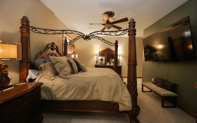 308 Diamond Cove Road, Bridgeport, West Virginia 26330, 6 Bedrooms Bedrooms, 15 Rooms Rooms,3 BathroomsBathrooms,Single Family Detached,For Sale,Diamond Cove,0,10166465