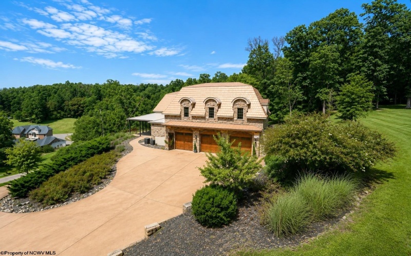 308 Diamond Cove Road, Bridgeport, West Virginia 26330, 6 Bedrooms Bedrooms, 15 Rooms Rooms,3 BathroomsBathrooms,Single Family Detached,For Sale,Diamond Cove,0,10166465