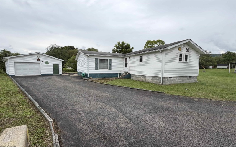 42 Gate Lane, Elkins, West Virginia 26241, 3 Bedrooms Bedrooms, 8 Rooms Rooms,2 BathroomsBathrooms,Single Family Detached,For Sale,Gate,0,10166471