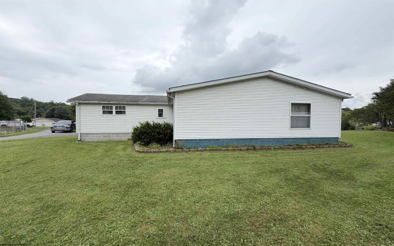 42 Gate Lane, Elkins, West Virginia 26241, 3 Bedrooms Bedrooms, 8 Rooms Rooms,2 BathroomsBathrooms,Single Family Detached,For Sale,Gate,0,10166471