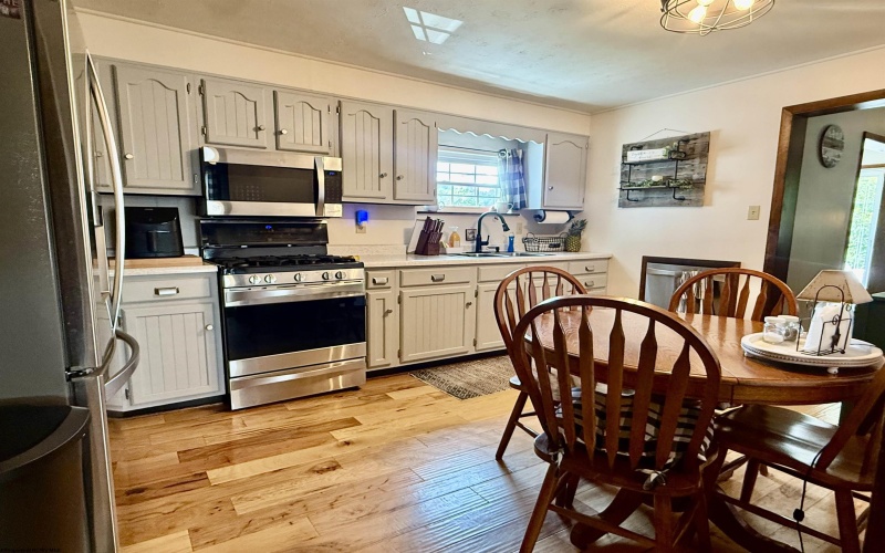 52 4th Street, Carolina, West Virginia 26563, 3 Bedrooms Bedrooms, 6 Rooms Rooms,2 BathroomsBathrooms,Single Family Detached,For Sale,4th,0,10166467