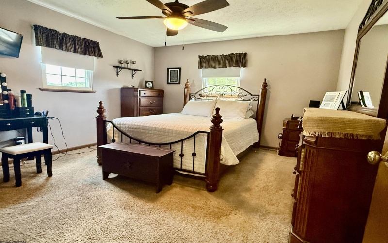 52 4th Street, Carolina, West Virginia 26563, 3 Bedrooms Bedrooms, 6 Rooms Rooms,2 BathroomsBathrooms,Single Family Detached,For Sale,4th,0,10166467