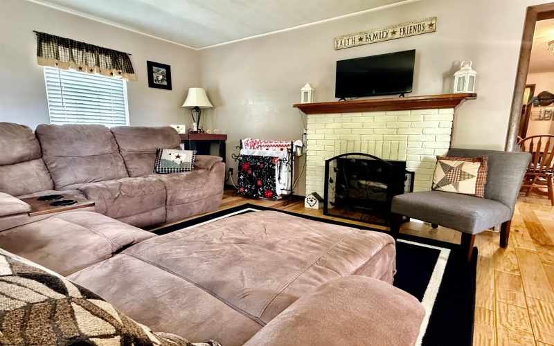 52 4th Street, Carolina, West Virginia 26563, 3 Bedrooms Bedrooms, 6 Rooms Rooms,2 BathroomsBathrooms,Single Family Detached,For Sale,4th,0,10166467