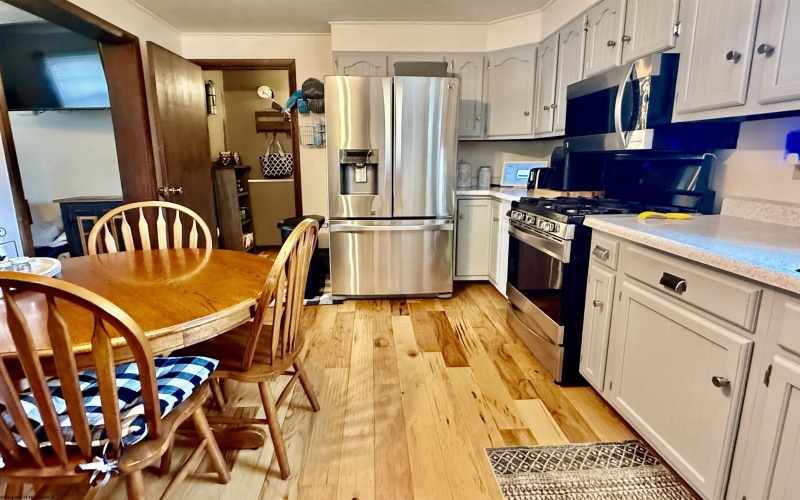 52 4th Street, Carolina, West Virginia 26563, 3 Bedrooms Bedrooms, 6 Rooms Rooms,2 BathroomsBathrooms,Single Family Detached,For Sale,4th,0,10166467