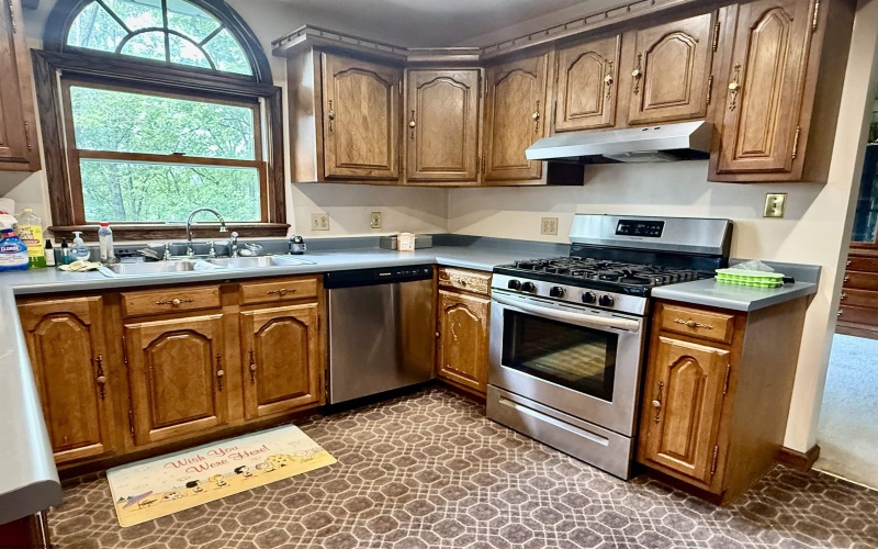 20 Bel Manor Drive, Fairmont, West Virginia 26554, 4 Bedrooms Bedrooms, 9 Rooms Rooms,3 BathroomsBathrooms,Single Family Detached,For Sale,Bel Manor,0,10166468