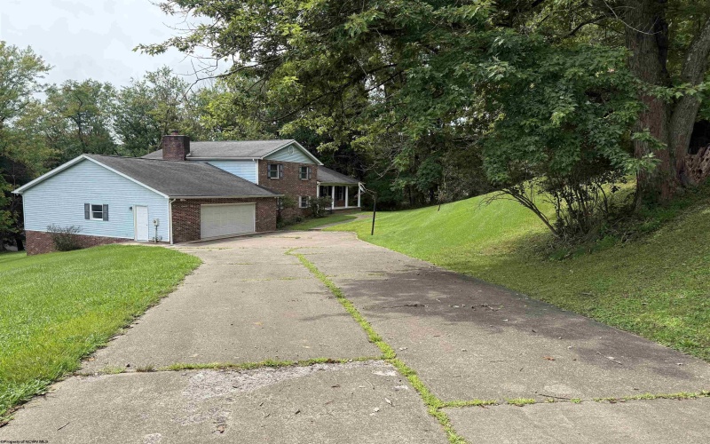 20 Bel Manor Drive, Fairmont, West Virginia 26554, 4 Bedrooms Bedrooms, 9 Rooms Rooms,3 BathroomsBathrooms,Single Family Detached,For Sale,Bel Manor,0,10166468