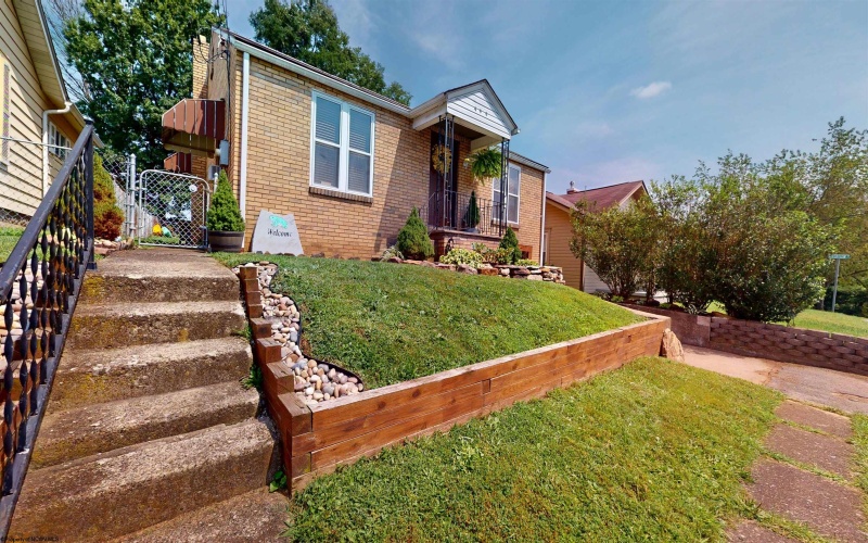 406 Highland Avenue, Fairmont, West Virginia 26554-1939, 2 Bedrooms Bedrooms, 5 Rooms Rooms,1 BathroomBathrooms,Single Family Detached,For Sale,Highland,0,10166476