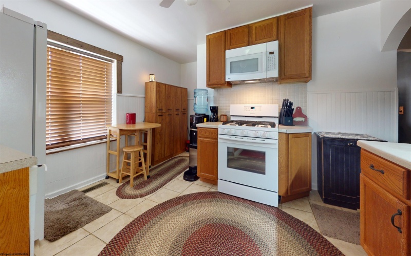 406 Highland Avenue, Fairmont, West Virginia 26554-1939, 2 Bedrooms Bedrooms, 5 Rooms Rooms,1 BathroomBathrooms,Single Family Detached,For Sale,Highland,0,10166476