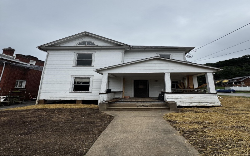 519 Center Avenue, Weston, West Virginia 26452, 4 Bedrooms Bedrooms, 8 Rooms Rooms,1 BathroomBathrooms,Single Family Detached,For Sale,Center,0,10166482