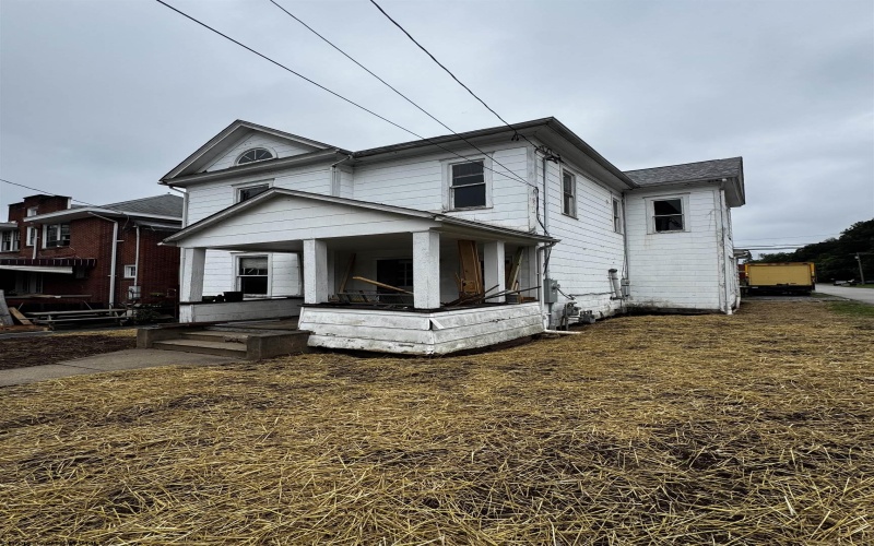 519 Center Avenue, Weston, West Virginia 26452, 4 Bedrooms Bedrooms, 8 Rooms Rooms,1 BathroomBathrooms,Single Family Detached,For Sale,Center,0,10166482