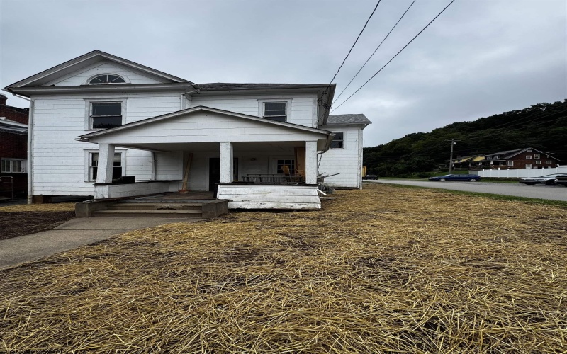 519 Center Avenue, Weston, West Virginia 26452, 4 Bedrooms Bedrooms, 8 Rooms Rooms,1 BathroomBathrooms,Single Family Detached,For Sale,Center,0,10166482