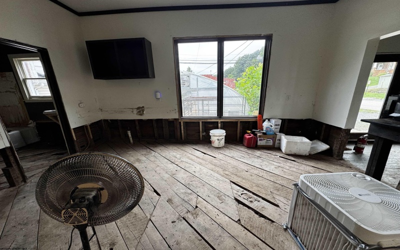 519 Center Avenue, Weston, West Virginia 26452, 4 Bedrooms Bedrooms, 8 Rooms Rooms,1 BathroomBathrooms,Single Family Detached,For Sale,Center,0,10166482