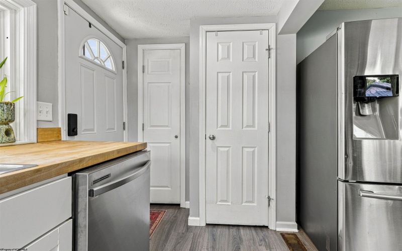 1405 Andmore Street, Morgantown, West Virginia 26505, 2 Bedrooms Bedrooms, 5 Rooms Rooms,1 BathroomBathrooms,Single Family Detached,For Sale,Andmore,0,10166486