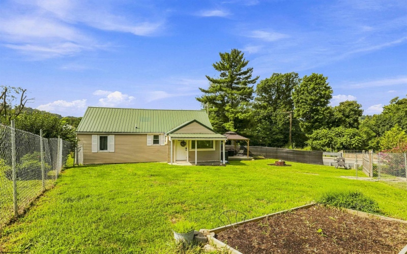 1405 Andmore Street, Morgantown, West Virginia 26505, 2 Bedrooms Bedrooms, 5 Rooms Rooms,1 BathroomBathrooms,Single Family Detached,For Sale,Andmore,0,10166486