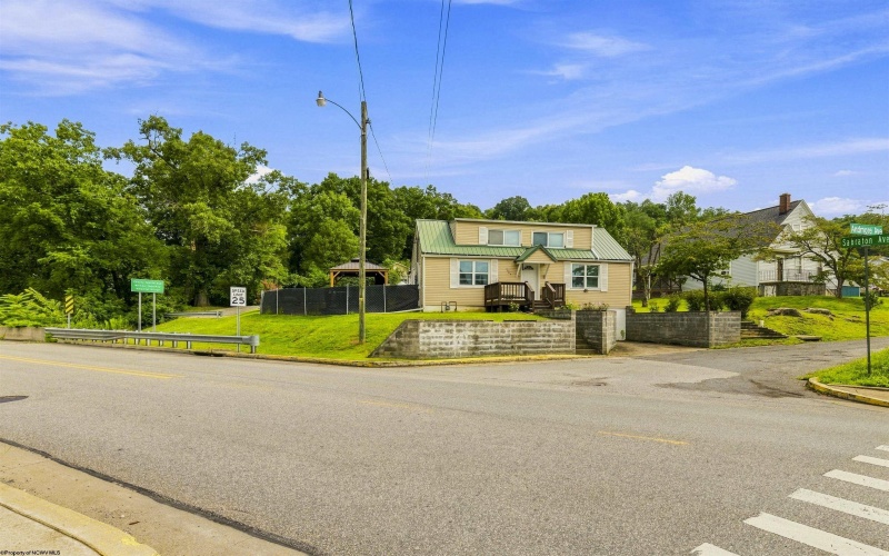 1405 Andmore Street, Morgantown, West Virginia 26505, 2 Bedrooms Bedrooms, 5 Rooms Rooms,1 BathroomBathrooms,Single Family Detached,For Sale,Andmore,0,10166486