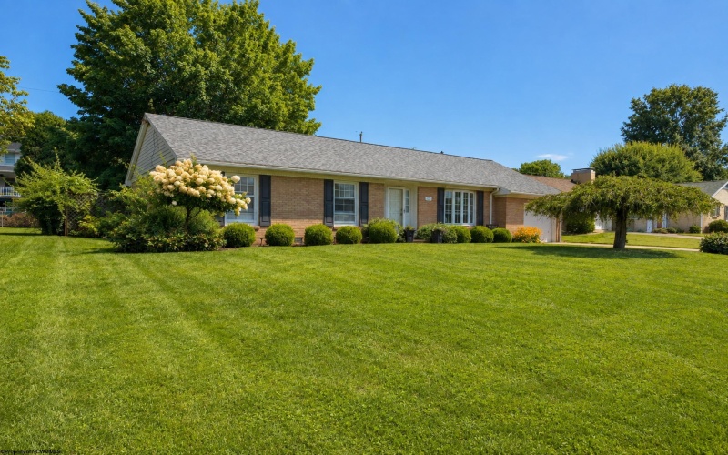 142 Driftwood Road, Bridgeport, West Virginia 26330, 3 Bedrooms Bedrooms, 9 Rooms Rooms,2 BathroomsBathrooms,Single Family Detached,For Sale,Driftwood,0,10166489