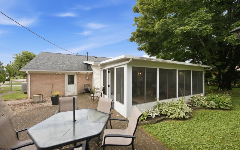 142 Driftwood Road, Bridgeport, West Virginia 26330, 3 Bedrooms Bedrooms, 9 Rooms Rooms,2 BathroomsBathrooms,Single Family Detached,For Sale,Driftwood,0,10166489