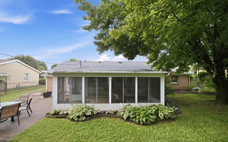142 Driftwood Road, Bridgeport, West Virginia 26330, 3 Bedrooms Bedrooms, 9 Rooms Rooms,2 BathroomsBathrooms,Single Family Detached,For Sale,Driftwood,0,10166489