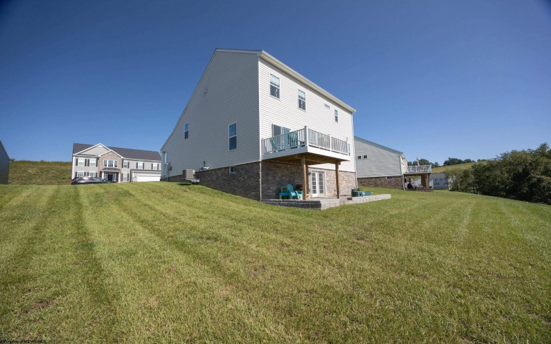 324 Lexington Circle, Bridgeport, West Virginia 26330, 5 Bedrooms Bedrooms, 9 Rooms Rooms,3 BathroomsBathrooms,Single Family Detached,For Sale,Lexington,0,10166275
