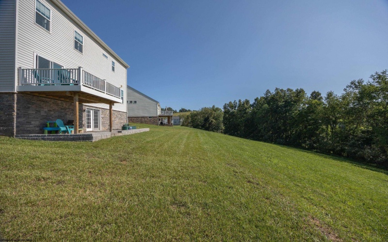 324 Lexington Circle, Bridgeport, West Virginia 26330, 5 Bedrooms Bedrooms, 9 Rooms Rooms,3 BathroomsBathrooms,Single Family Detached,For Sale,Lexington,0,10166275
