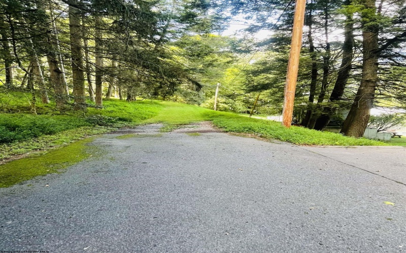 1208 Bell Run Road, Fairmont, West Virginia 26588, 3 Bedrooms Bedrooms, 9 Rooms Rooms,1 BathroomBathrooms,Single Family Detached,For Sale,Bell Run,0,10166508