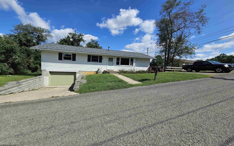 301 Holbert Avenue, Fairmont, West Virginia 26554, 3 Bedrooms Bedrooms, 6 Rooms Rooms,2 BathroomsBathrooms,Single Family Detached,For Sale,Holbert,0,10166507