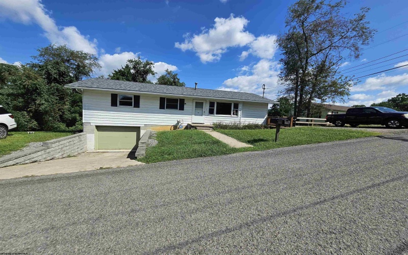 301 Holbert Avenue, Fairmont, West Virginia 26554, 3 Bedrooms Bedrooms, 6 Rooms Rooms,2 BathroomsBathrooms,Single Family Detached,For Sale,Holbert,0,10166507
