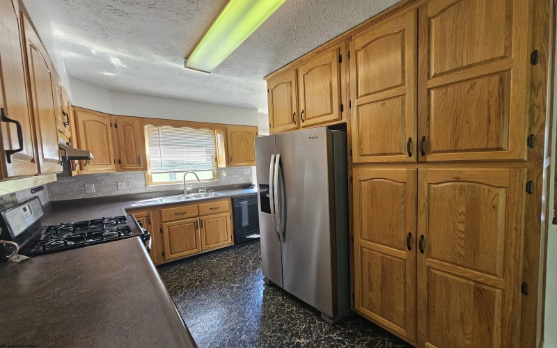 301 Holbert Avenue, Fairmont, West Virginia 26554, 3 Bedrooms Bedrooms, 6 Rooms Rooms,2 BathroomsBathrooms,Single Family Detached,For Sale,Holbert,0,10166507