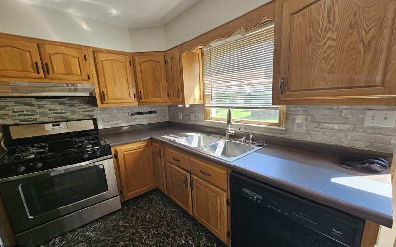 301 Holbert Avenue, Fairmont, West Virginia 26554, 3 Bedrooms Bedrooms, 6 Rooms Rooms,2 BathroomsBathrooms,Single Family Detached,For Sale,Holbert,0,10166507
