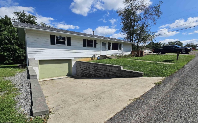 301 Holbert Avenue, Fairmont, West Virginia 26554, 3 Bedrooms Bedrooms, 6 Rooms Rooms,2 BathroomsBathrooms,Single Family Detached,For Sale,Holbert,0,10166507