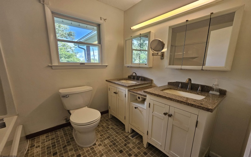301 Holbert Avenue, Fairmont, West Virginia 26554, 3 Bedrooms Bedrooms, 6 Rooms Rooms,2 BathroomsBathrooms,Single Family Detached,For Sale,Holbert,0,10166507
