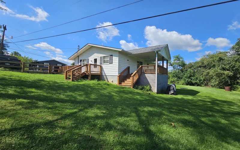301 Holbert Avenue, Fairmont, West Virginia 26554, 3 Bedrooms Bedrooms, 6 Rooms Rooms,2 BathroomsBathrooms,Single Family Detached,For Sale,Holbert,0,10166507