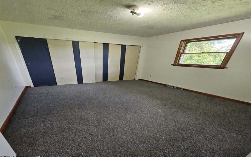 301 Holbert Avenue, Fairmont, West Virginia 26554, 3 Bedrooms Bedrooms, 6 Rooms Rooms,2 BathroomsBathrooms,Single Family Detached,For Sale,Holbert,0,10166507