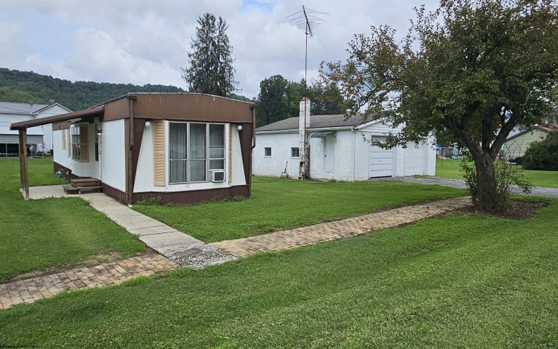300 Johnson Bradshaw Street, Belington, West Virginia 26250, 2 Bedrooms Bedrooms, 5 Rooms Rooms,1 BathroomBathrooms,Single Family Detached,For Sale,Johnson Bradshaw,0,10166517 300 Johnson Bradshaw Street, Belington, West Virginia 26250, 2 Bedrooms Bedrooms, 5 Rooms Rooms,1 BathroomBathrooms,Single Family Detached,For Sale,Johnson Bradshaw,0,10166517