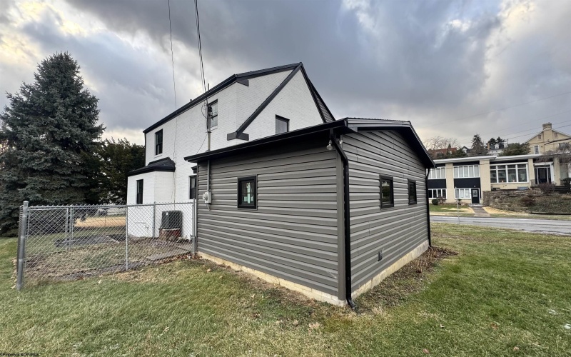 58 Evergreen Terrace, Uniontown, Pennsylvania 15401, 2 Bedrooms Bedrooms, 7 Rooms Rooms,2 BathroomsBathrooms,Single Family Detached,For Sale,Evergreen,0,10163198