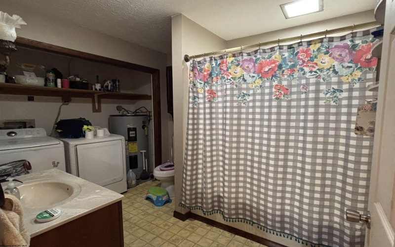 383 Crystal Springs Road, Elkins, West Virginia 26241, 3 Bedrooms Bedrooms, 7 Rooms Rooms,2 BathroomsBathrooms,Single Family Detached,For Sale,Crystal Springs,0,10166539