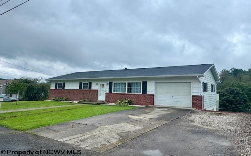 210 View Street, Kingwood, West Virginia 26537-0000, 3 Bedrooms Bedrooms, 6 Rooms Rooms,1 BathroomBathrooms,Single Family Detached,For Sale,View,0,10166540