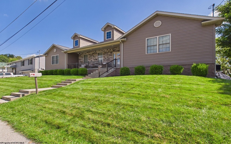 318 Glen Avenue, Clarksburg, West Virginia 26301, 3 Bedrooms Bedrooms, 9 Rooms Rooms,2 BathroomsBathrooms,Single Family Detached,For Sale,Glen,0,10166548